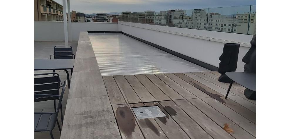 Piscine sur le toit d'un immeuble à Lyon