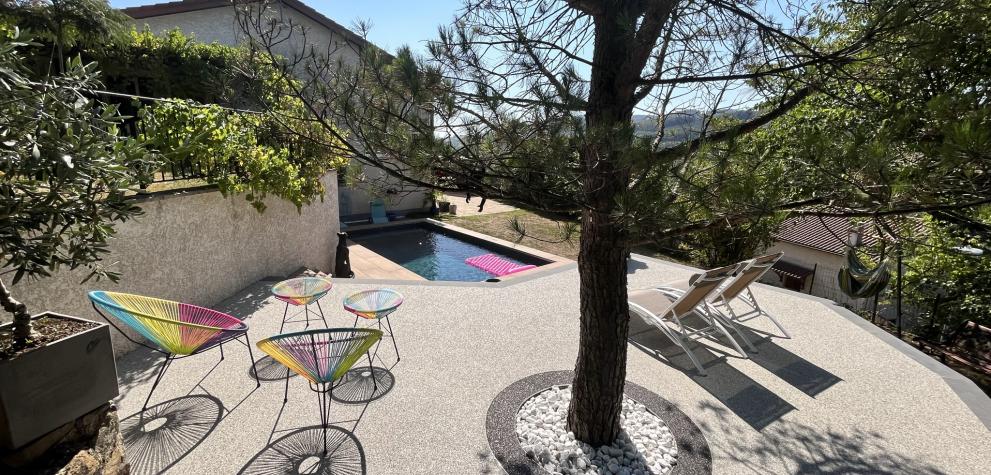 Piscine et Aménagement du jardin dans les Monts du Lyonnais