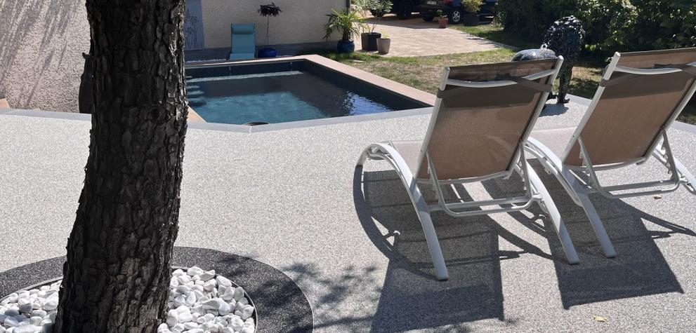 Piscine et Aménagement du jardin dans les Monts du Lyonnais