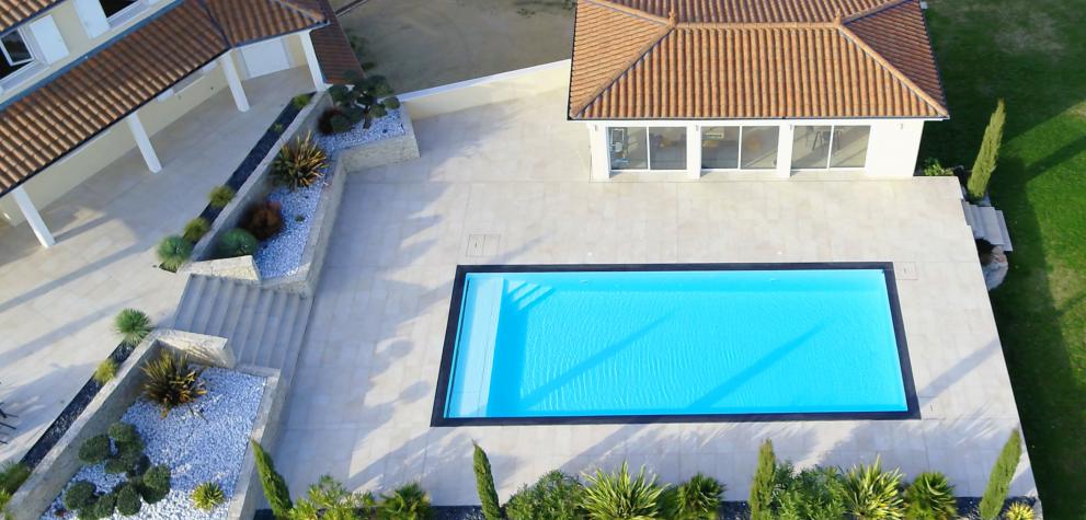 Construction d'une piscine miroir à côté de Lyon